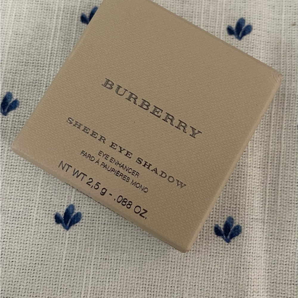 Burberry sheer eye shadow new in box #5 CHESTNUT